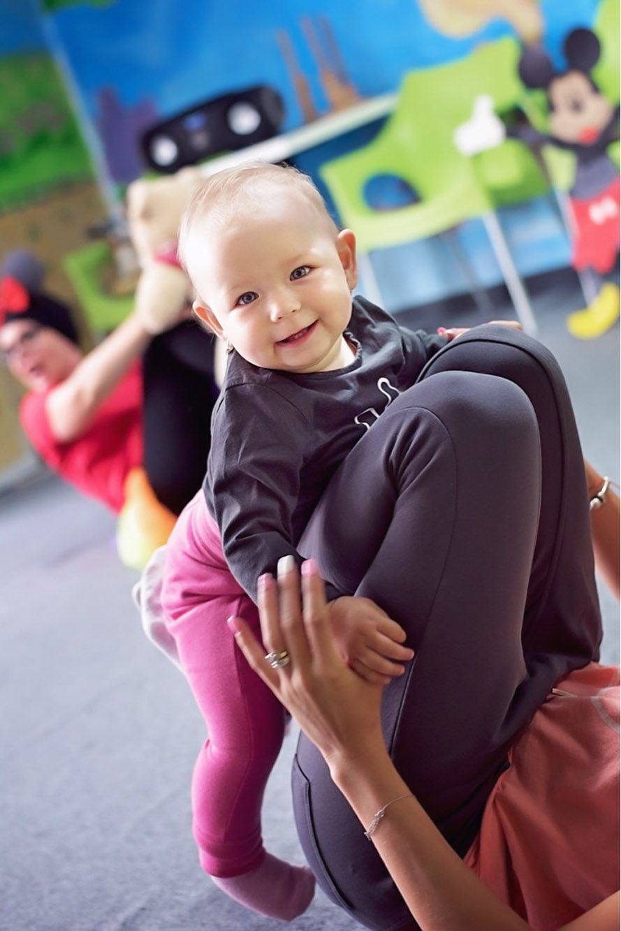 Pohyb pre najmenších - cvičenie rodičov s deťmi